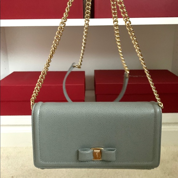 New Ferragamo Vara Bow Mini Leather Crossbody - Picture 14 of 14